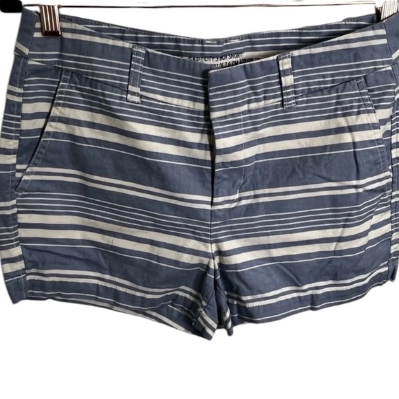 Womenโs size 2 gap khakis chino shorts blue and white stripe excellent condition - Picture 2 of 5